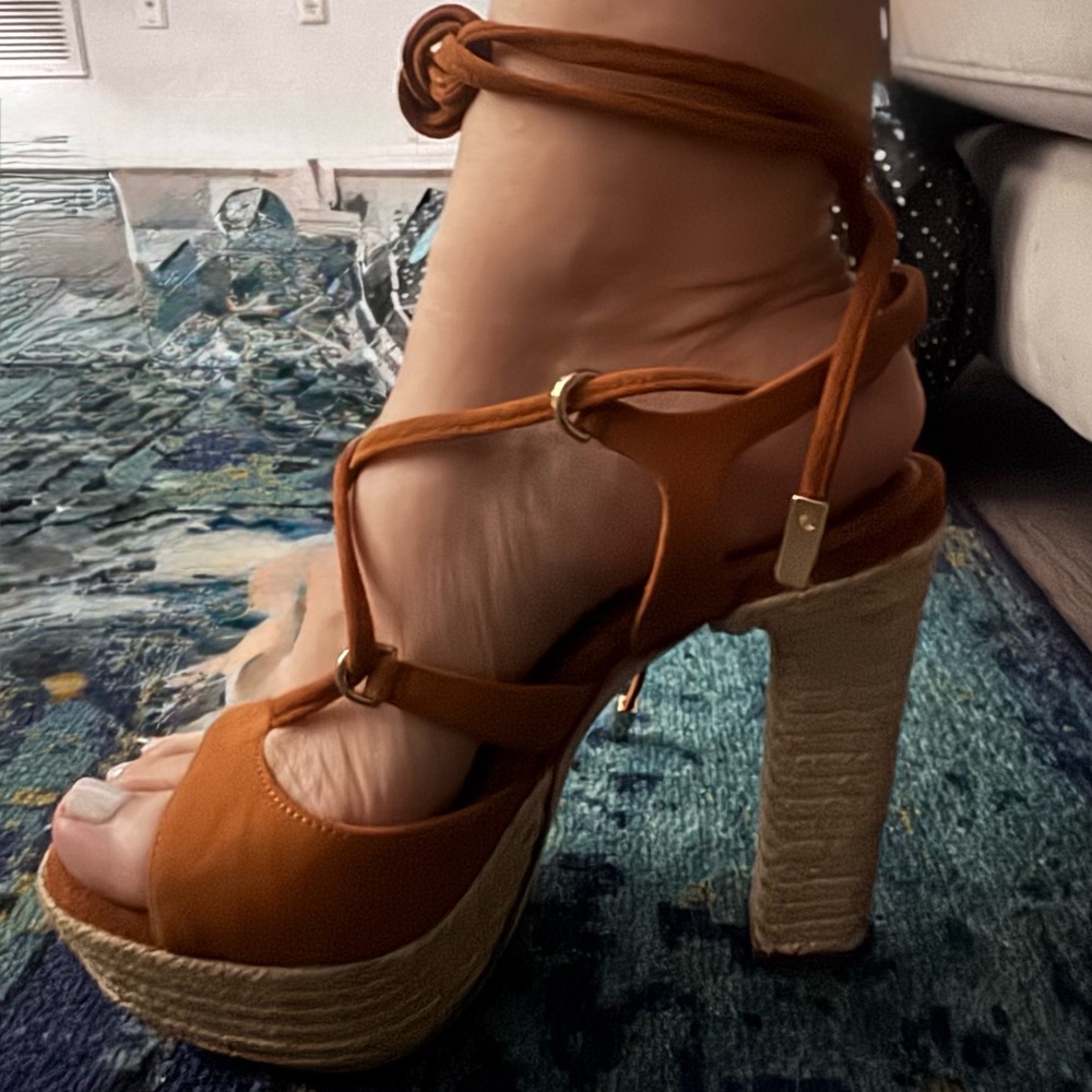 NEW Tamara Mellon $895  Tan Platform Sandals size 37